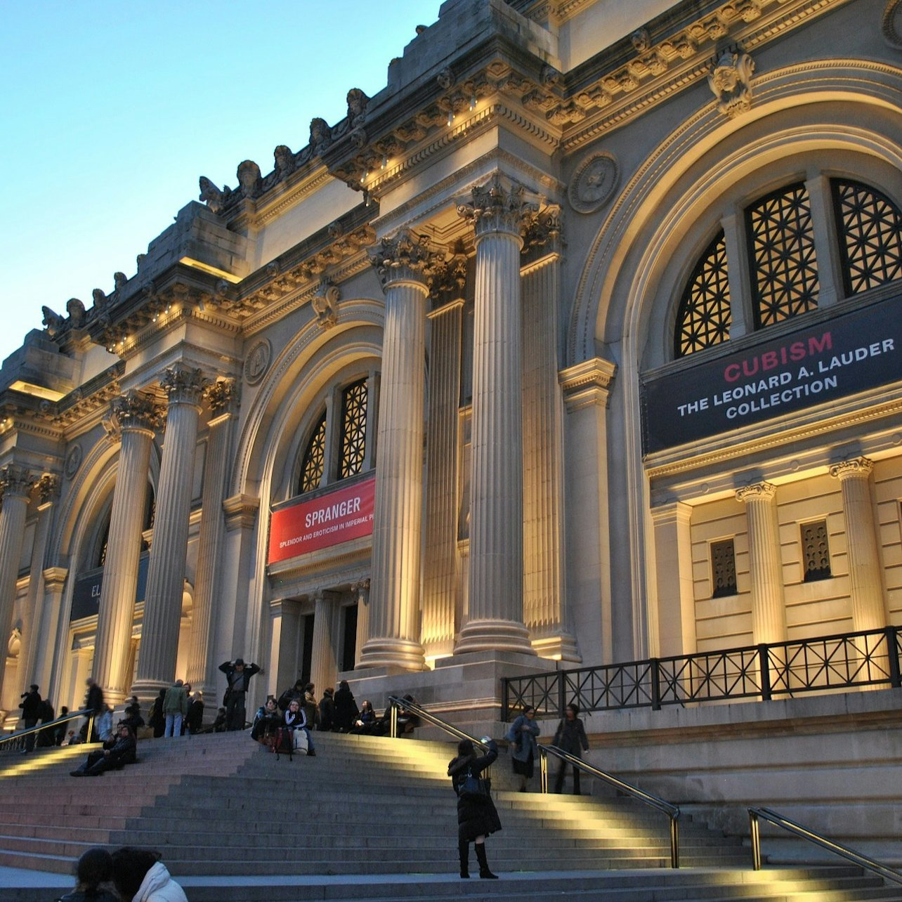 New York: 30+ NYC Top Sights Waking Tour + Metropolitan Museum of Art Entry - Photo 1 of 13